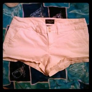 American Eagle white shorts